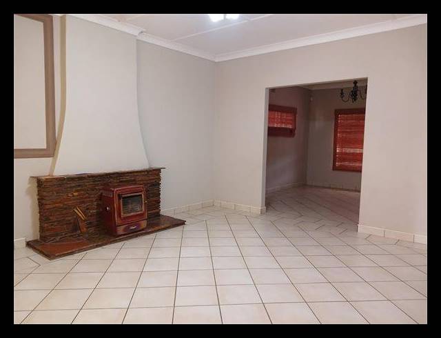3 BEDROOM PROPERTY TO RENT IN KEMPTON PARK EXT 03